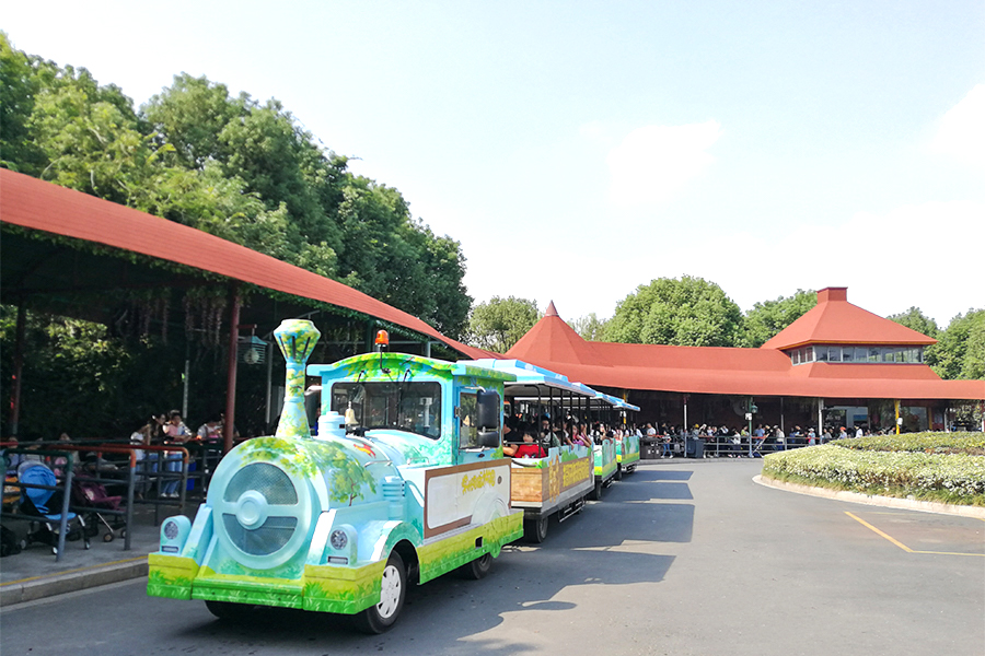 Kereta api persiaran besar tanpa landasan yang elegan dengan 24 tempat duduk separuh tertutup