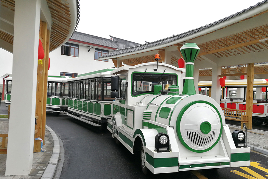 28 kereta api persiaran tanpa landasan berskala besar yang elegan dalam gerabak tertutup