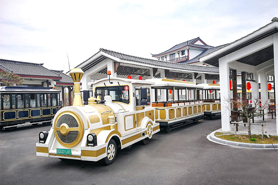 Gerabak separuh tertutup 28 kereta api persiaran tanpa landasan besar yang elegan